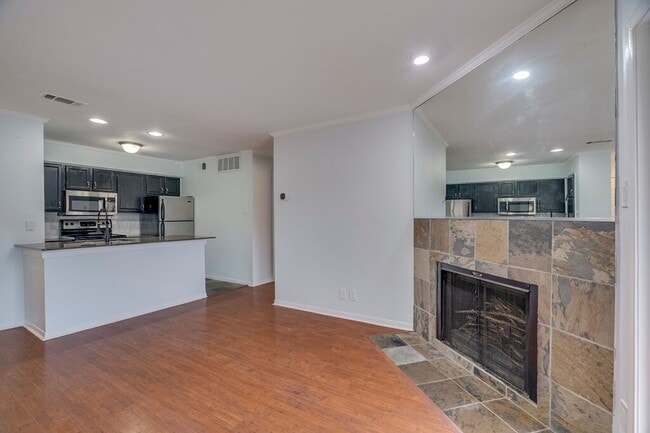 Building Photo - 8888 Tallwood Dr