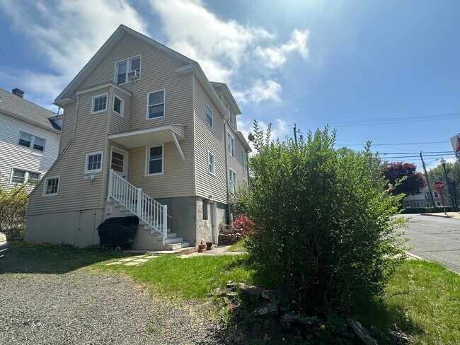 Building Photo - 251 Quinnipiac St