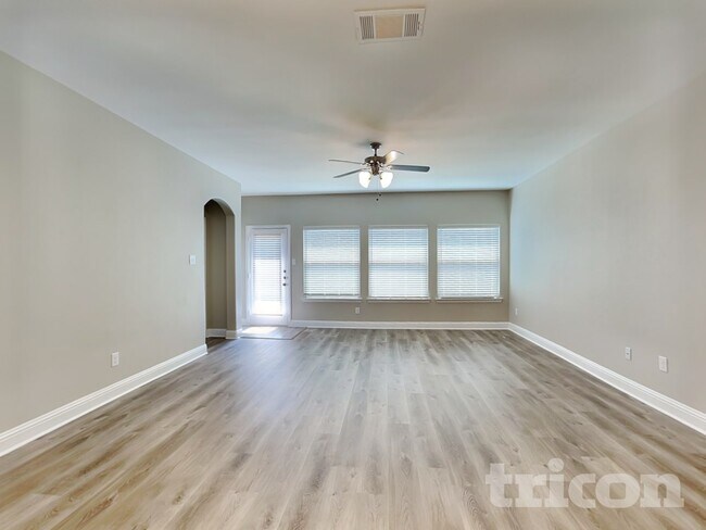 Foto del edificio - 7712 Cottonwood Dr