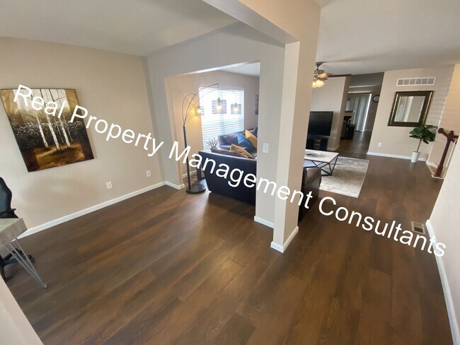 Building Photo - Fully Furnished 2 Bedroom Home, Utilities ...