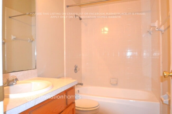Building Photo - 1651 Ashwood Cir