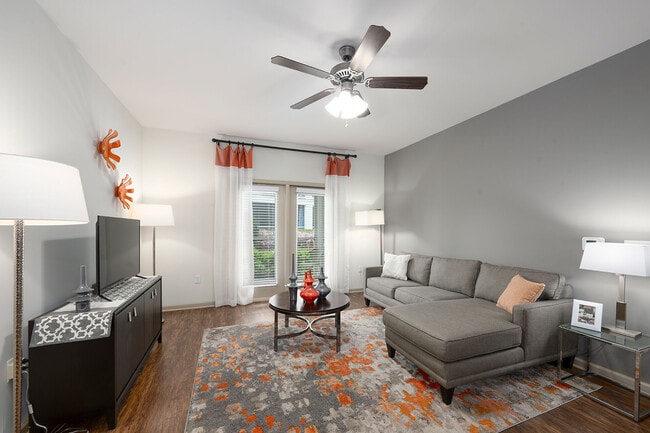 Foto del edificio - Capital Place at Southwood