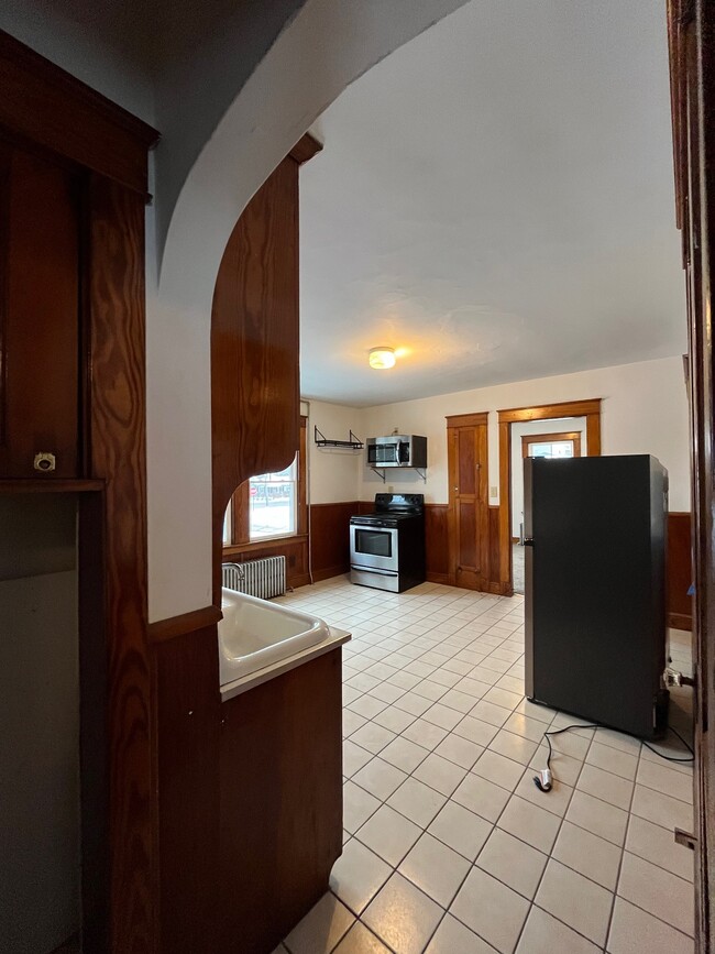 Building Photo - 11 Eaton St