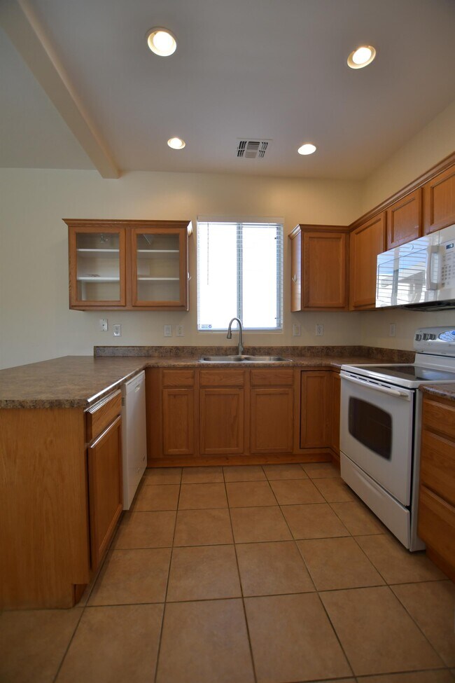 Foto del edificio - 2300 E Magma Rd