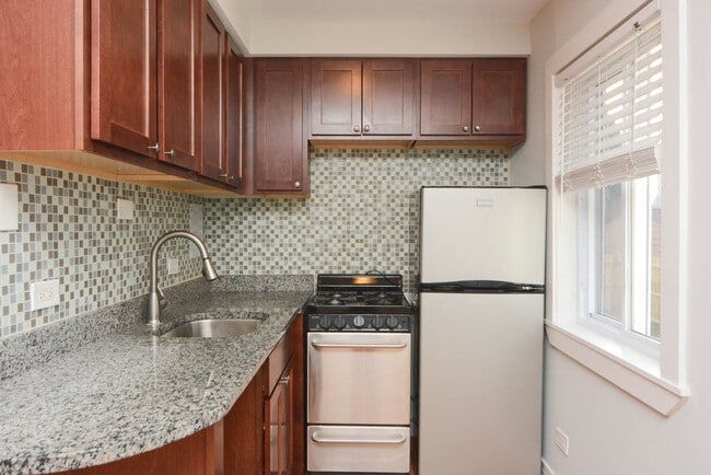 Building Photo - 699 Elm Pl