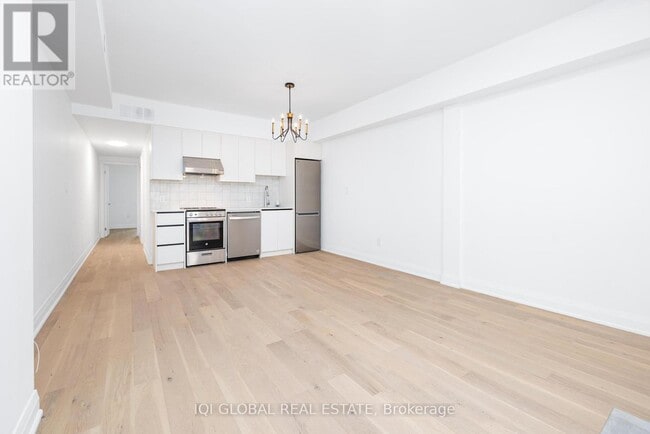 Building Photo - 475 Ossington Ave