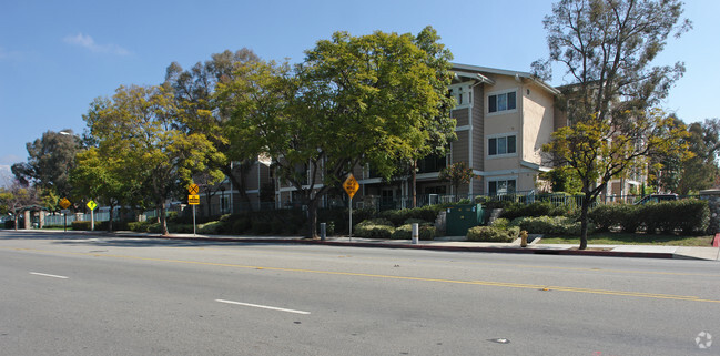 Building Photo - Claremont Villas