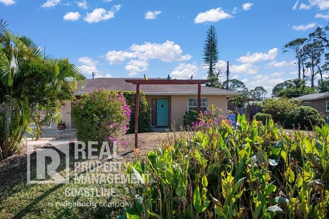 Building Photo - Welcome to Your Venice Oasis!