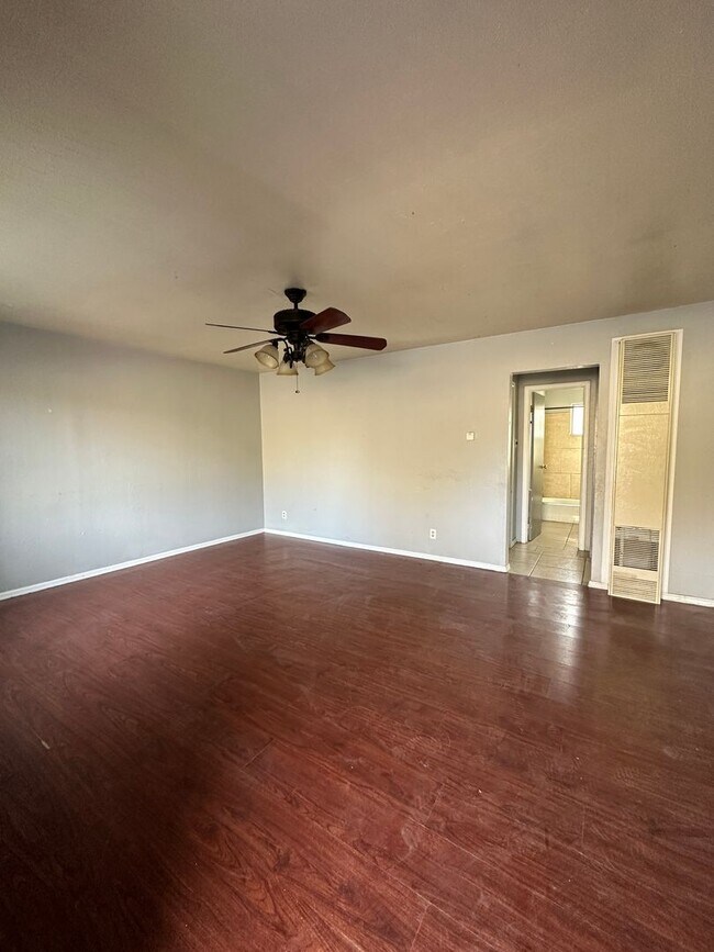 Foto del edificio - 2 Bedroom Coming Soon....