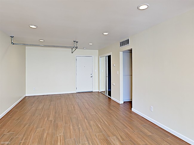 Building Photo - Studio, 1 bath  - 2400 Q St Apt 105 Apt 105