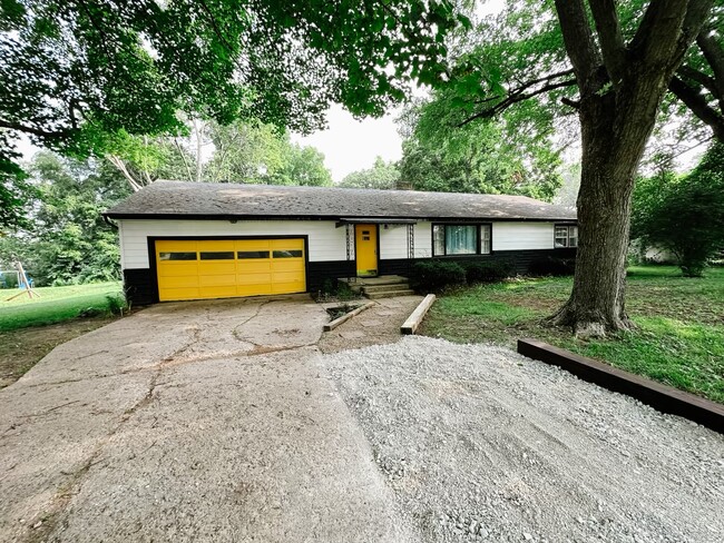 Building Photo - 2480 IN-26