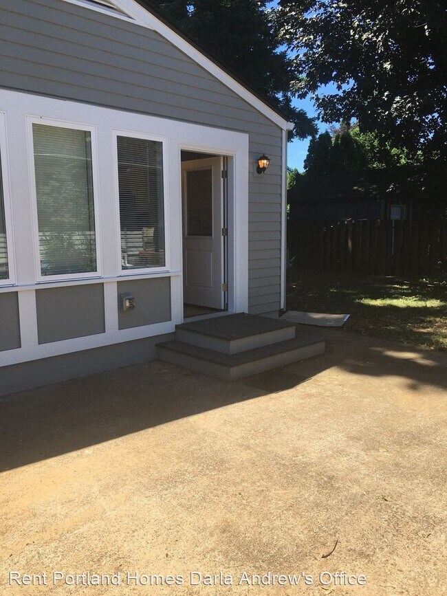 Building Photo - 1 br, 1 bath House - 7024 NE Oregon Street #B
