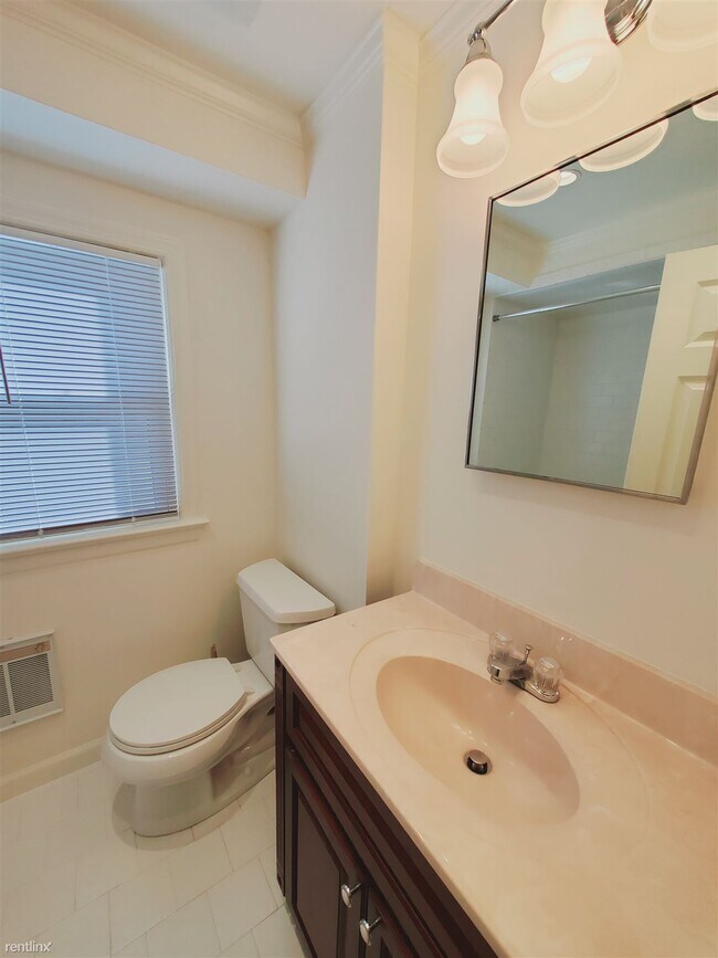 Building Photo - 1 br, 1 bath Condo - 100 Center St Unit 1