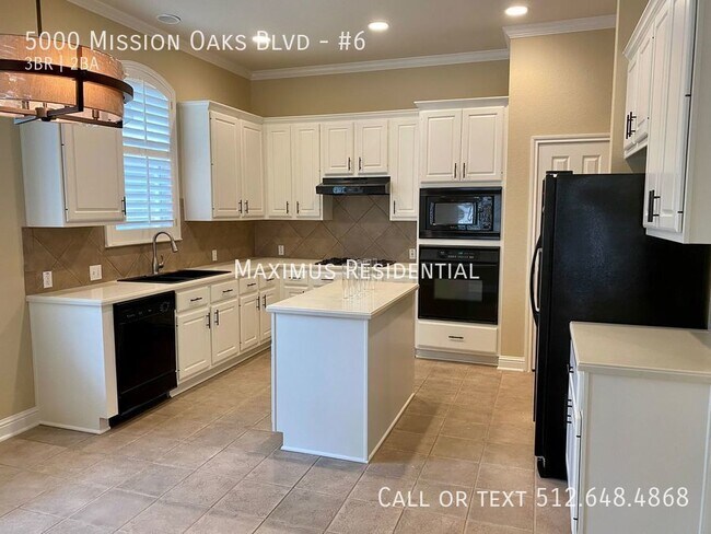 Foto del edificio - 5000 Mission Oaks Blvd