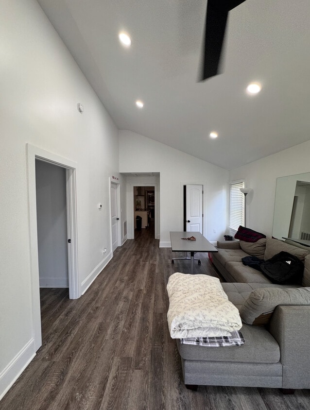Foto principal - 212 Spartanburg St