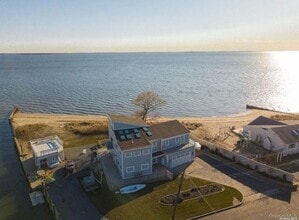 Building Photo - 2 Bay 9th St