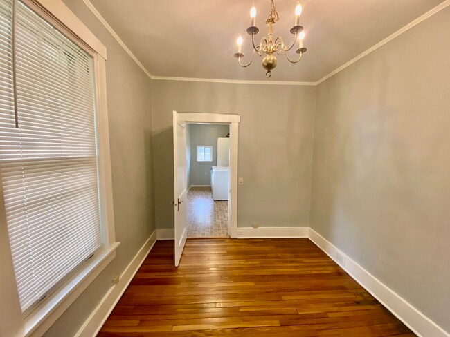 Building Photo - 2307 Evelyn Ave