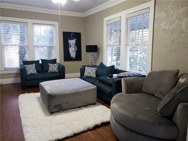 Foto del edificio - 15 Roseway Cir