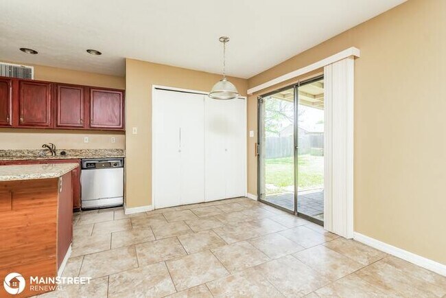 Building Photo - 6932 Sandstone Ct