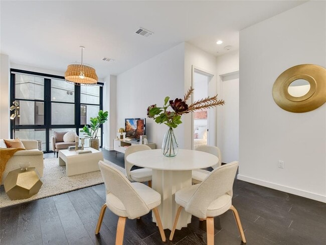 Building Photo - 800 Embassy Dr