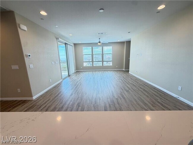 Foto del edificio - 1741 N Desert Foothills Dr