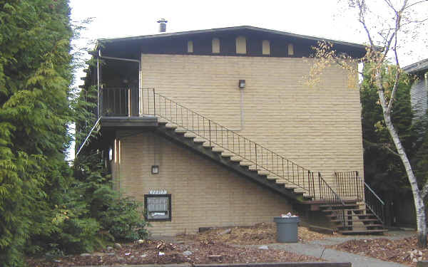 Building Photo - Oak Tree Apartments