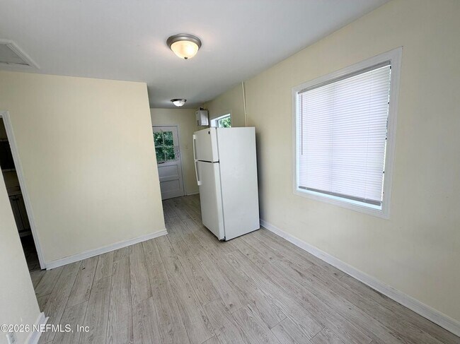 Building Photo - 2056 Navaho Ave