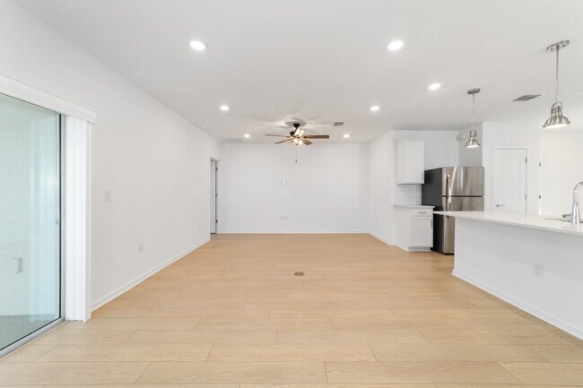 Building Photo - 5543 SW 85th Ave Rd