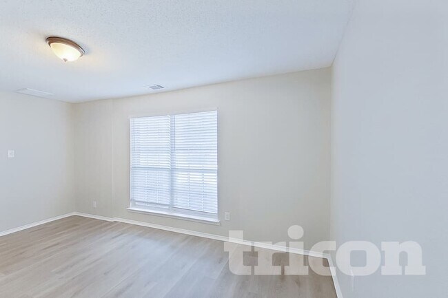 Building Photo - 608 Canyon Pl