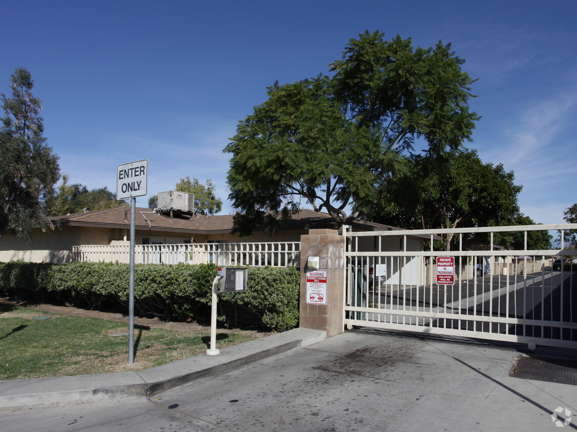 Building Photo - El Dorado Garden Apartments