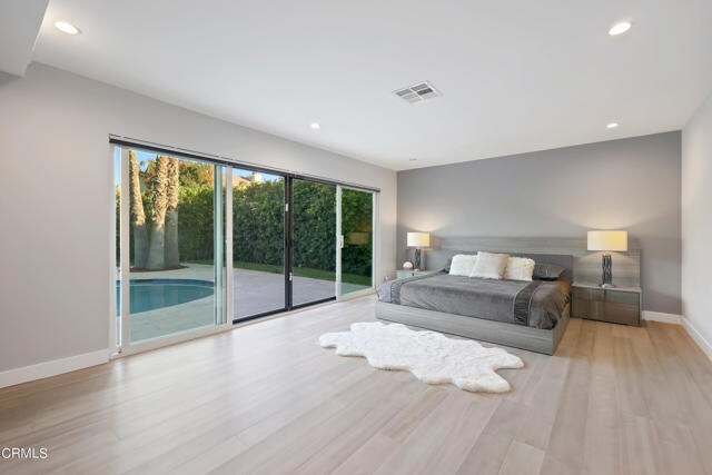 Foto del edificio - 1318 N Beachwood Dr
