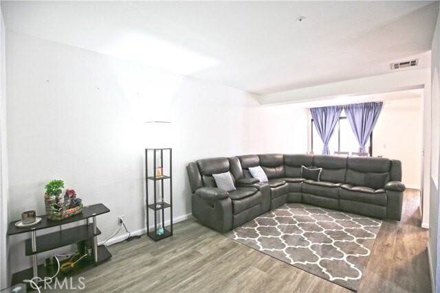 Foto del edificio - 305 S Chapel Ave