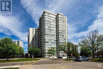 Building Photo - 1121-1121 Steeles Ave W