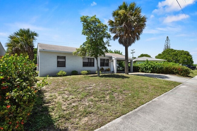 Building Photo - Stunning Renovated 3-Bedroom Home in West ...