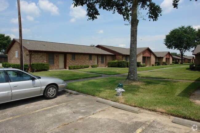 Foto del edificio - Briarwood Green Townhomes