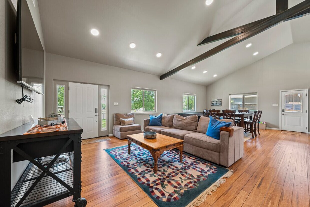 Foto principal - 1736 W Live Oak St