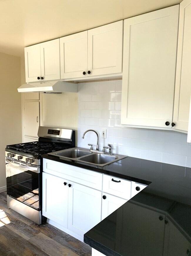 Building Photo - ***BEAUTIFUL REMODELED HOUSE 2BD/1BA AVAIL...