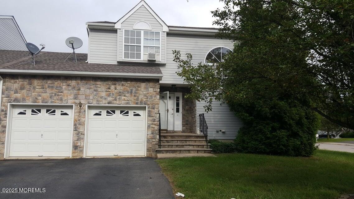 Primary Photo - 1 Skylark Ct