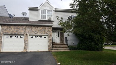 Building Photo - 1 Skylark Ct