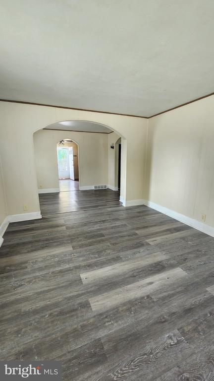 Building Photo - 397 Oriole Ave