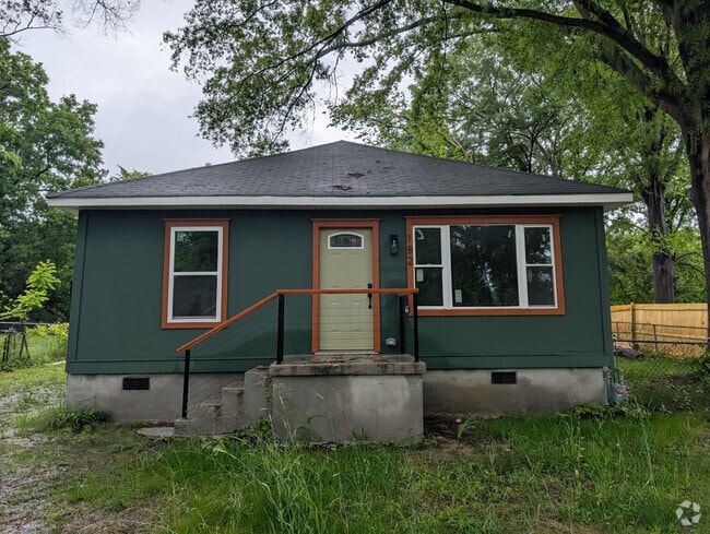 Building Photo - Room in House on Dixon Cir
