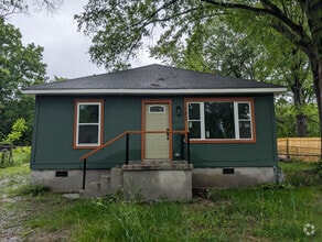 Building Photo - Room in House on Dixon Cir
