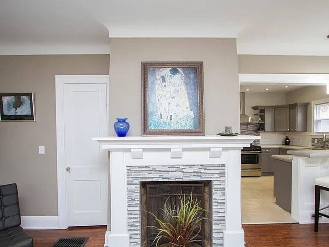 Building Photo - Large home in a convenient location