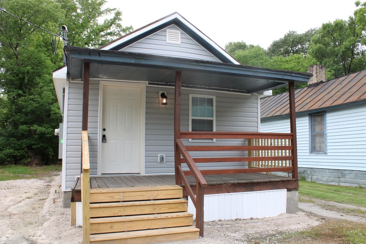 Primary Photo - 113 East St E