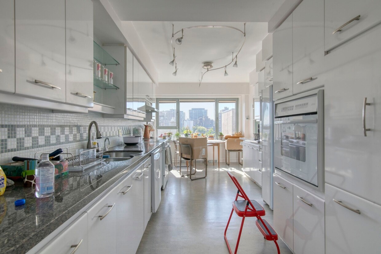 Primary Photo - 3495 Rue de la Montagne