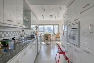 Building Photo - 3468 Rue Drummond