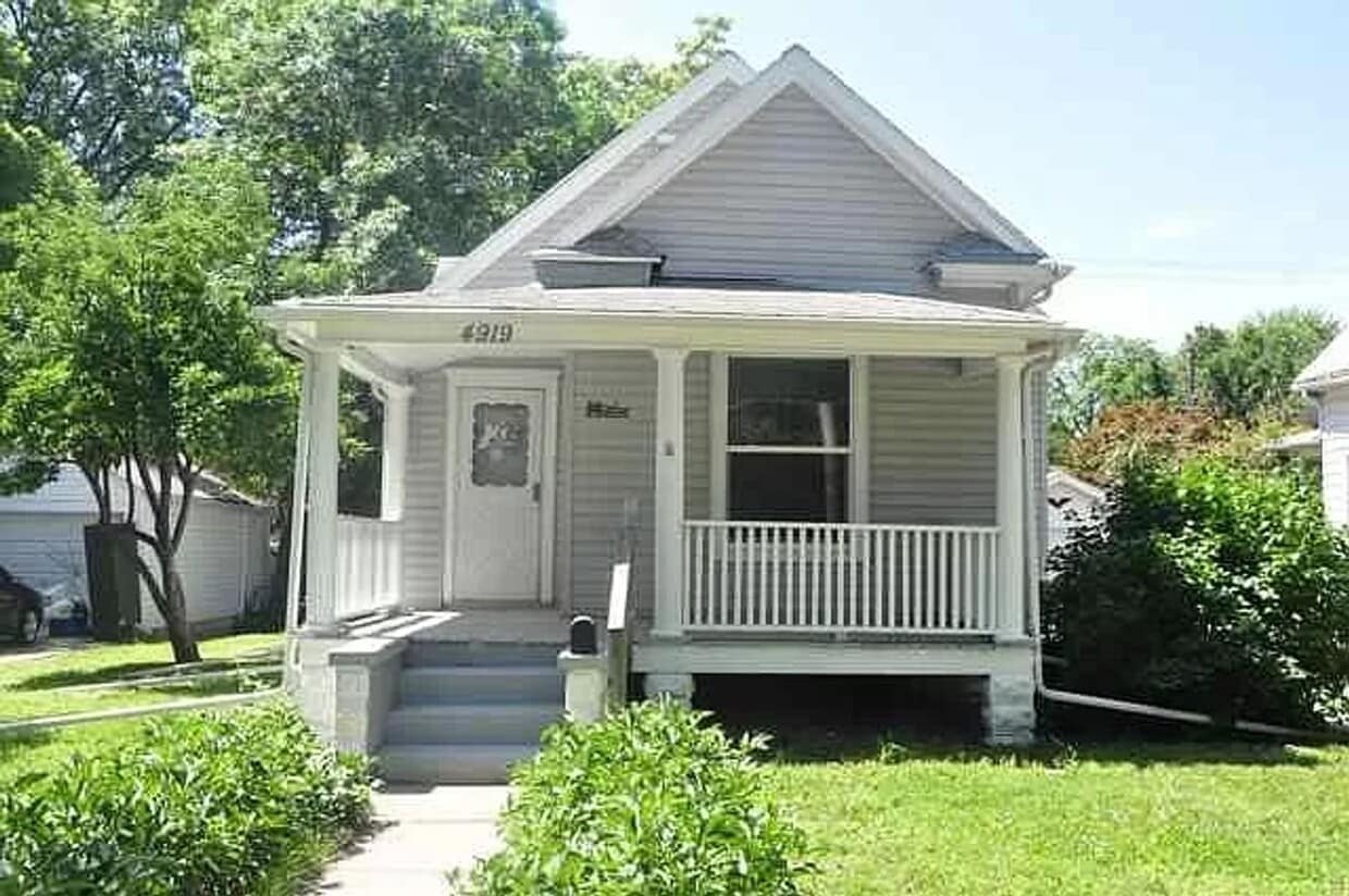 Primary Photo - 5 Bedroom Home Available Now!