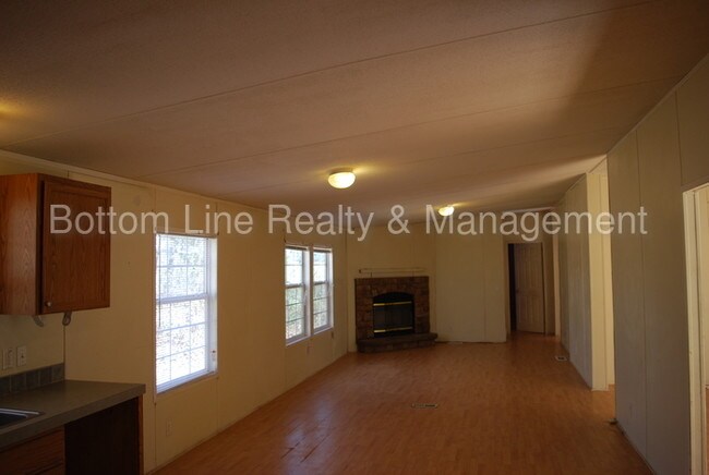 Building Photo - 915 Pinhook Loop Rd