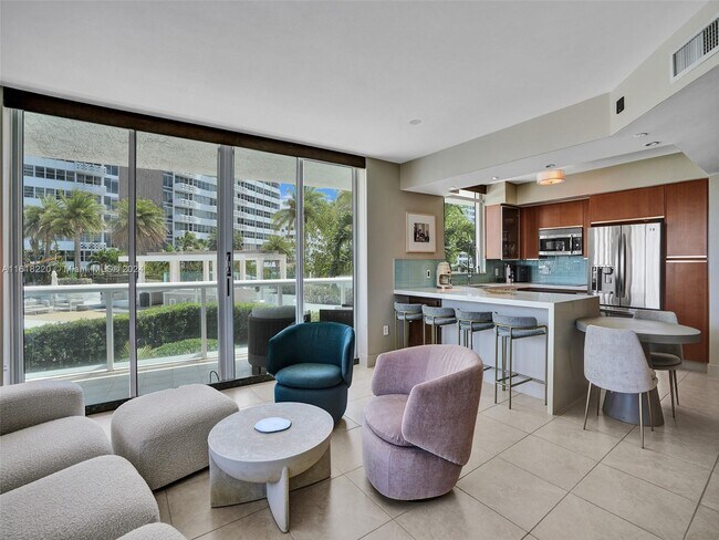 Building Photo - 10 Venetian Way
