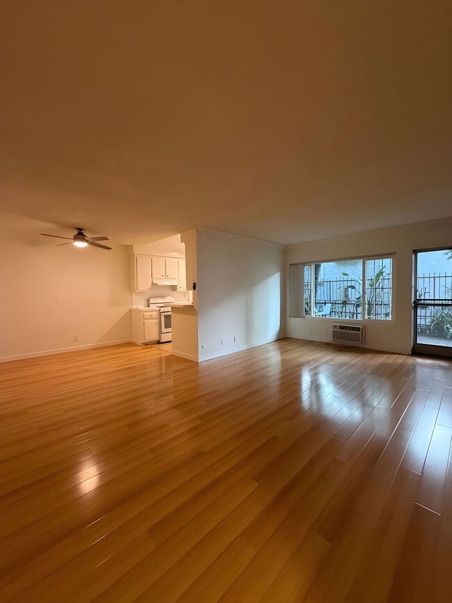 Building Photo - 1432 N Fairfax Ave